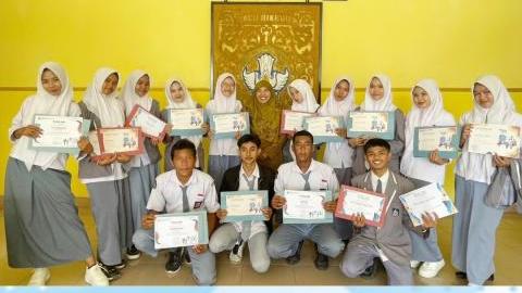 PENYERAHAN PENGHARGAAN PEMENANG AJANG TALENTA